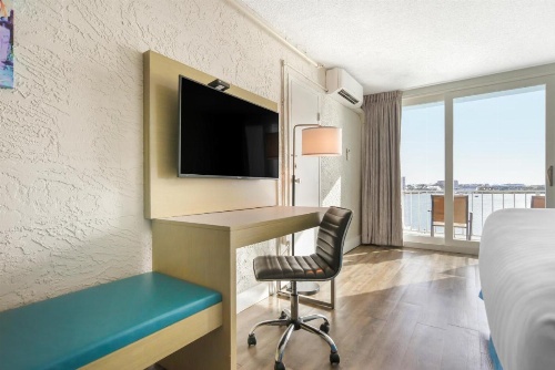 Inn on Destin Harbor, Ascend Hotel Collection image 11
